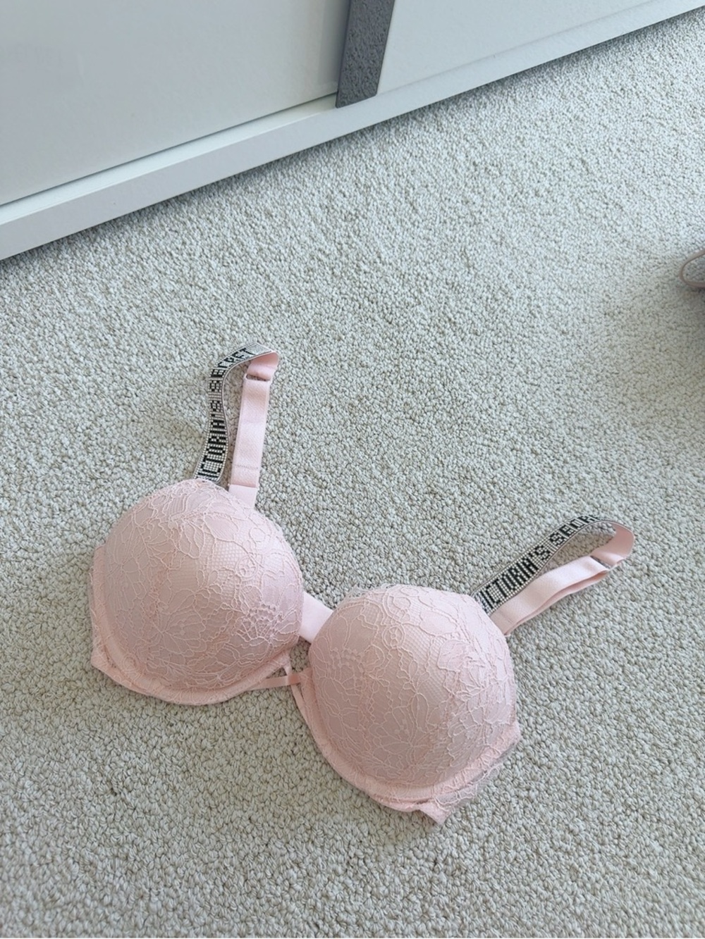 Victoria's Secret Light Pink Lace Push-Up Bra